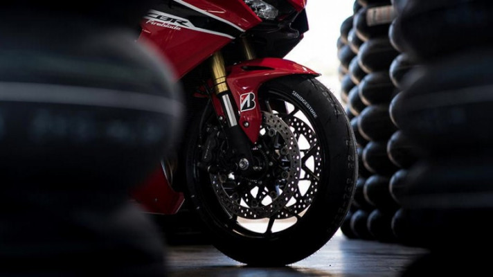 Bridgestone Battlax Racing R11